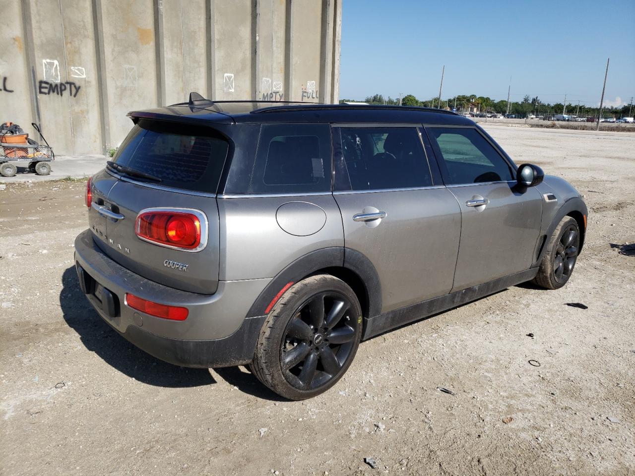 Photo 4 from auction – 2016 MINI COOPER CLU with VIN WMWLN5C57G2E31100
