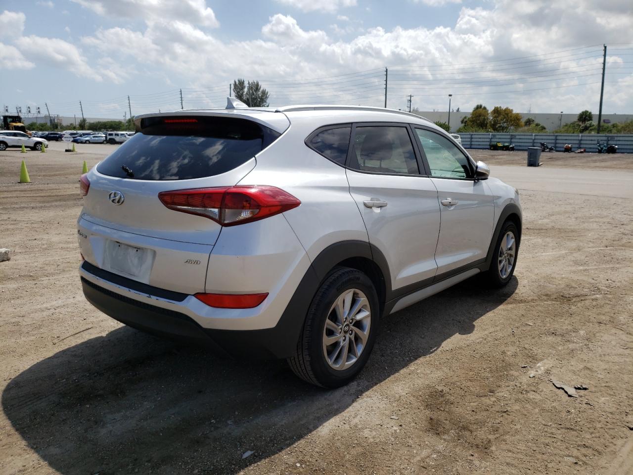 Photo 4 from auction – 2018 HYUNDAI TUCSON SEL with VIN KM8J3CA42JU694596