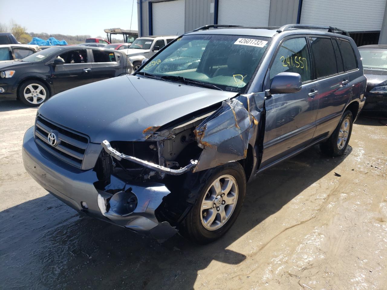 Photo 2 from auction – 2004 TOYOTA HIGHLANDER with VIN JTEGP21A340035985