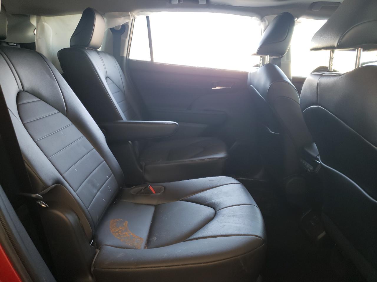Photo 6 from auction – 2022 TOYOTA HIGHLANDER with VIN 5TDGZRAH0NS540658