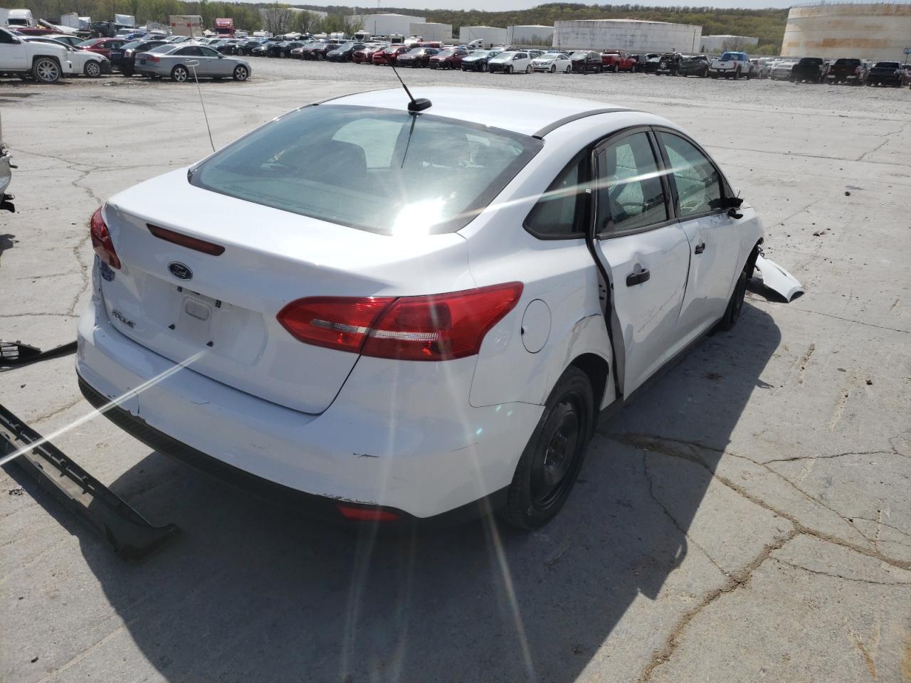Photo 4 from auction – 2017 FORD FOCUS S with VIN 1FADP3E24HL244601