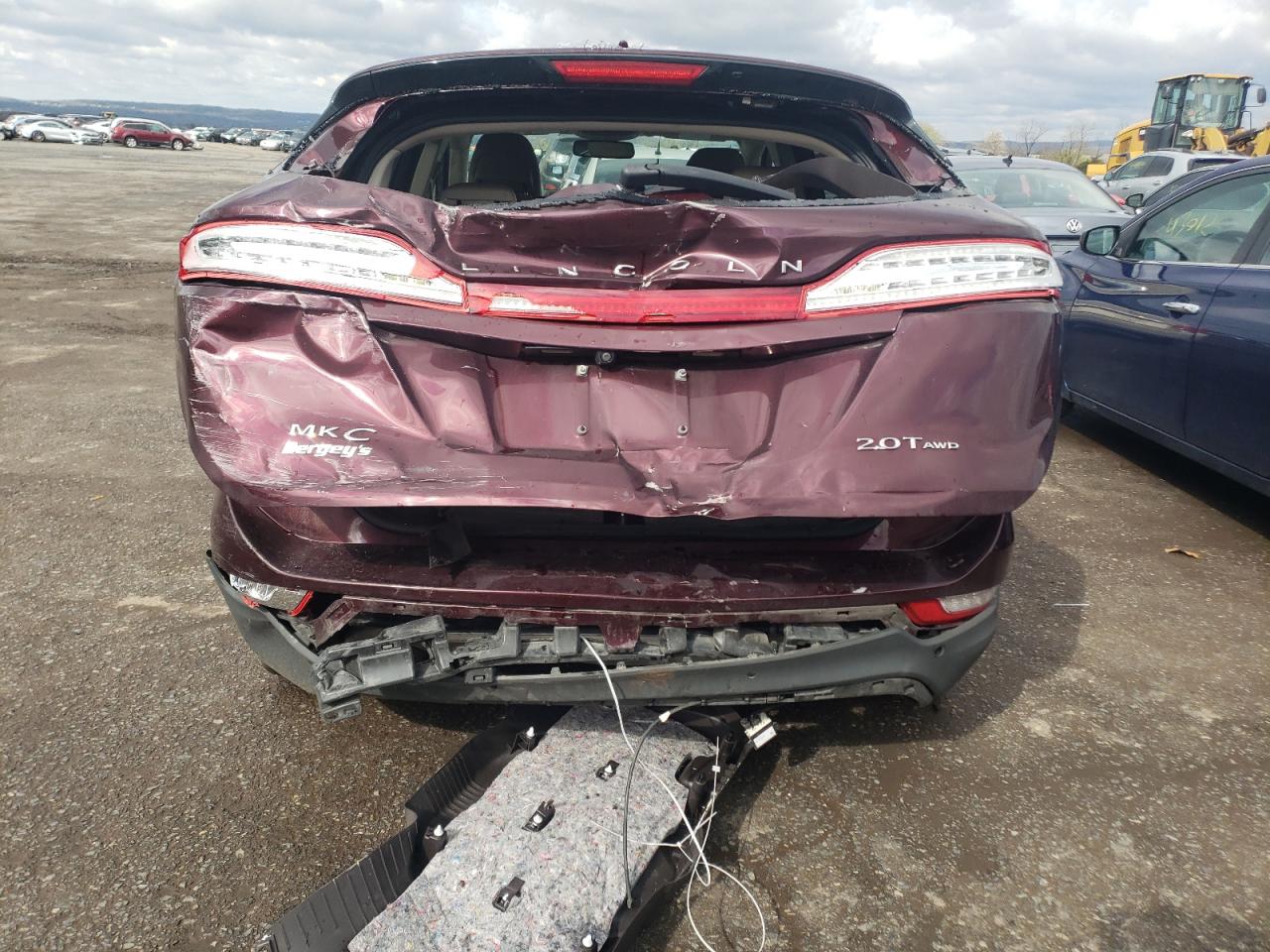 Photo 9 from auction – 2017 LINCOLN MKC RESERV with VIN 5LMCJ3D98HUL00774