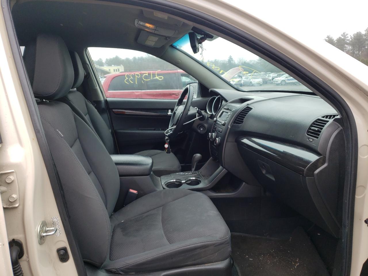 Photo 5 from auction – 2011 KIA SORENTO BA with VIN 5XYKT3A12BG080424