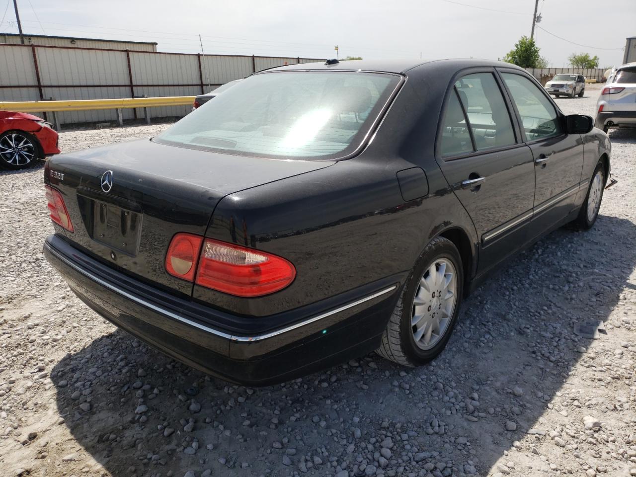 Photo 4 from auction – 2001 MERCEDES-BENZ E 320 with VIN WDBJF65J21B244440