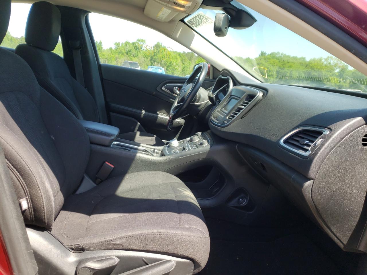 Photo 5 from auction – 2015 CHRYSLER 200 LIMITE with VIN 1C3CCCAB1FN559076