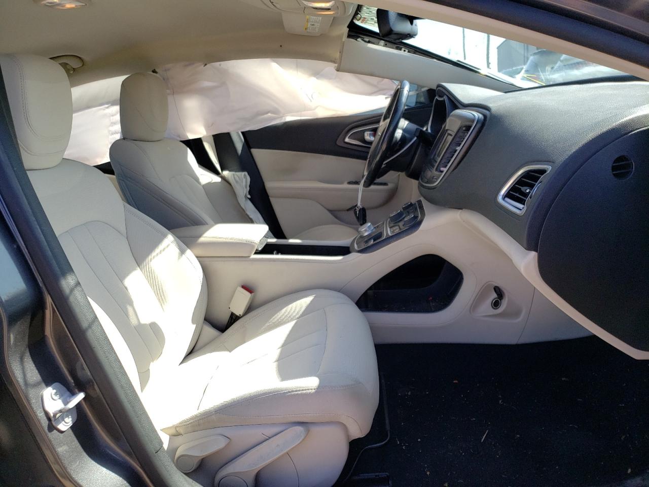 Photo 5 from auction – 2016 CHRYSLER 200 LX with VIN 1C3CCCFB8GN186404