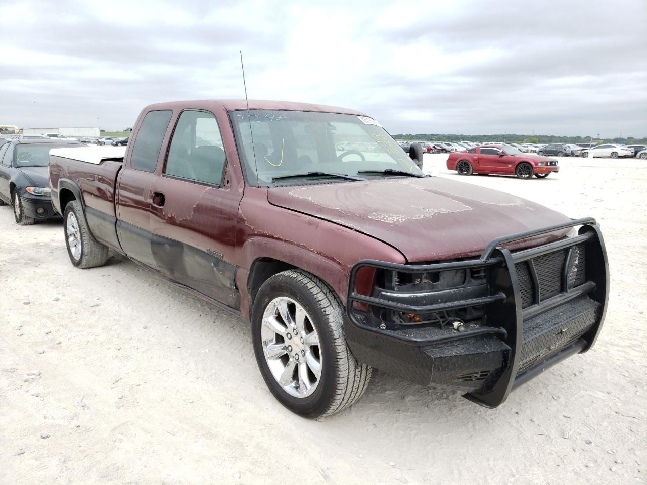 CHEVROLET SILVERADO 2000 with VIN 1GCEC19TXYE244754 - Photo from auction