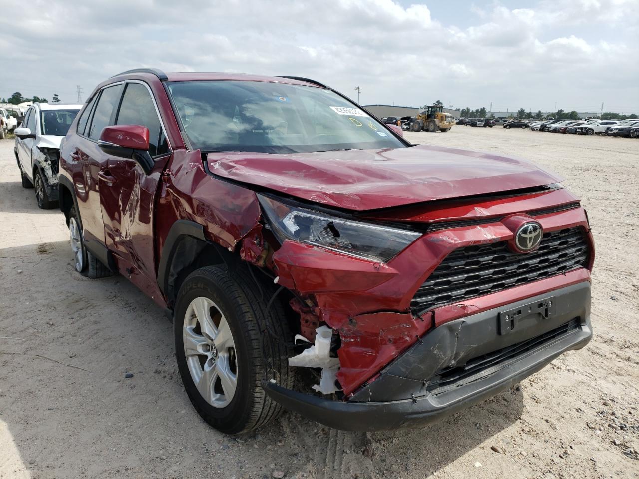 TOYOTA RAV4 XLE 2019 with VIN 2T3W1RFVXKC030511 - Photo from auction