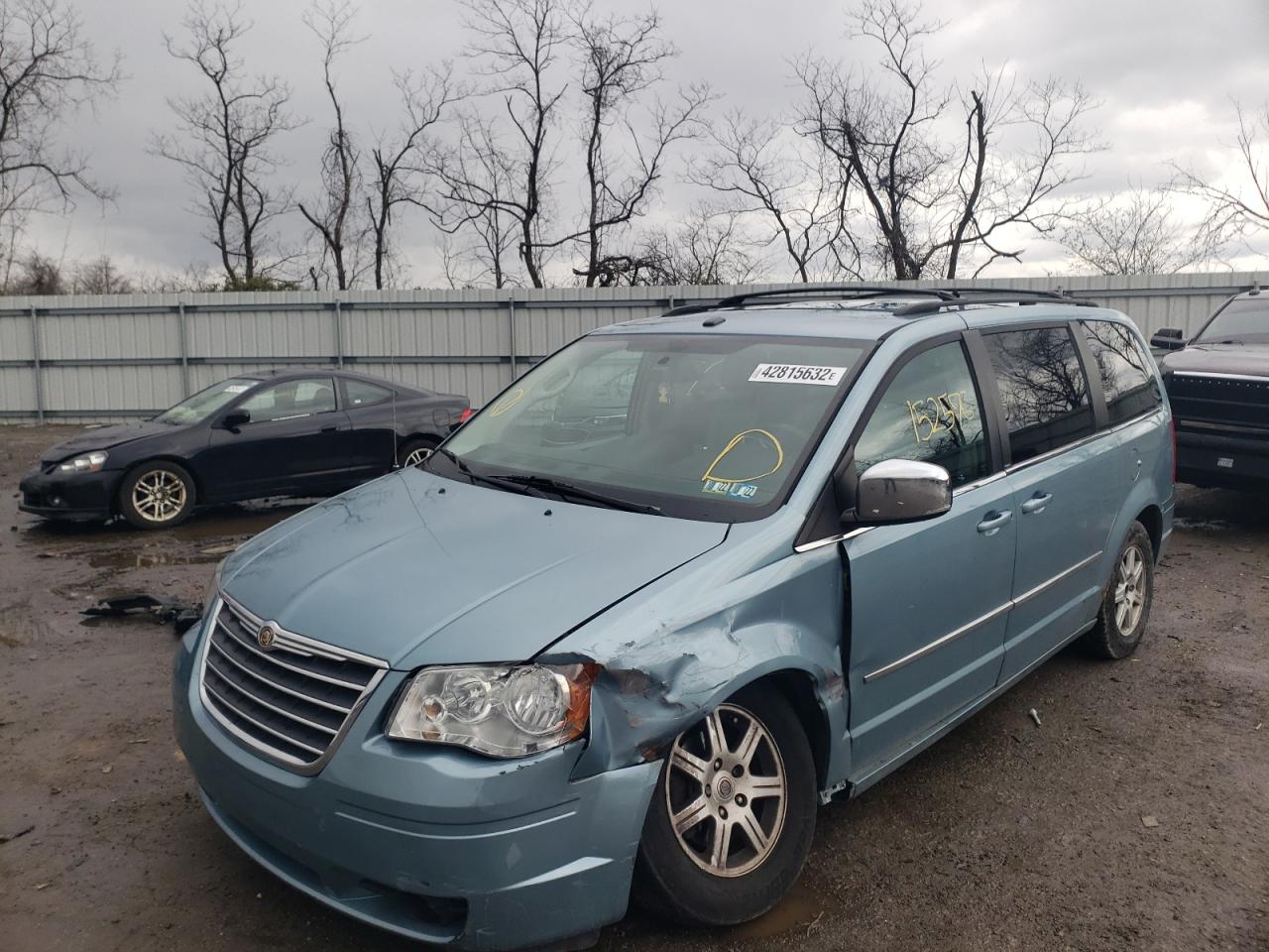 Photo 2 from auction – 2010 CHRYSLER TOWN & COU with VIN 2A4RR8D16AR414948