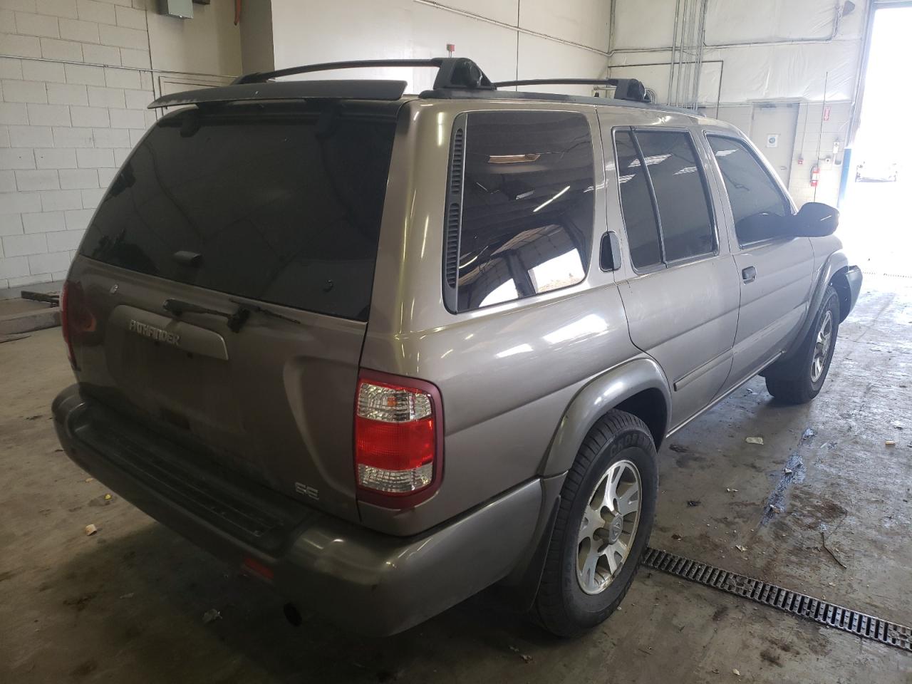 Photo 4 from auction – 2001 NISSAN PATHFINDER with VIN JN8DR09Y61W615493