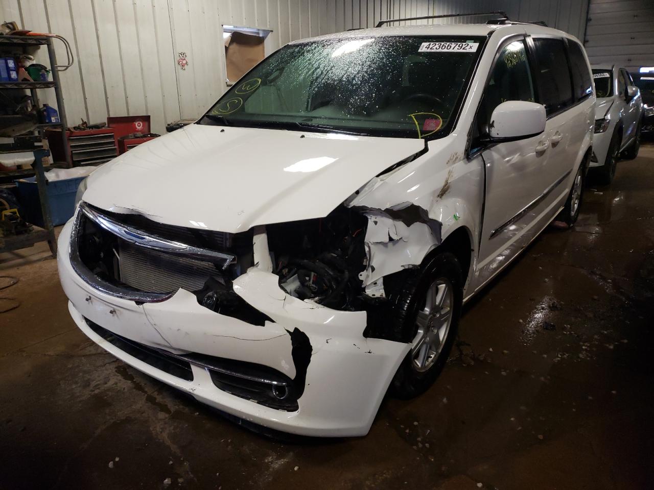 Photo 2 from auction – 2011 CHRYSLER TOWN & COU with VIN 2A4RR5DGXBR712973