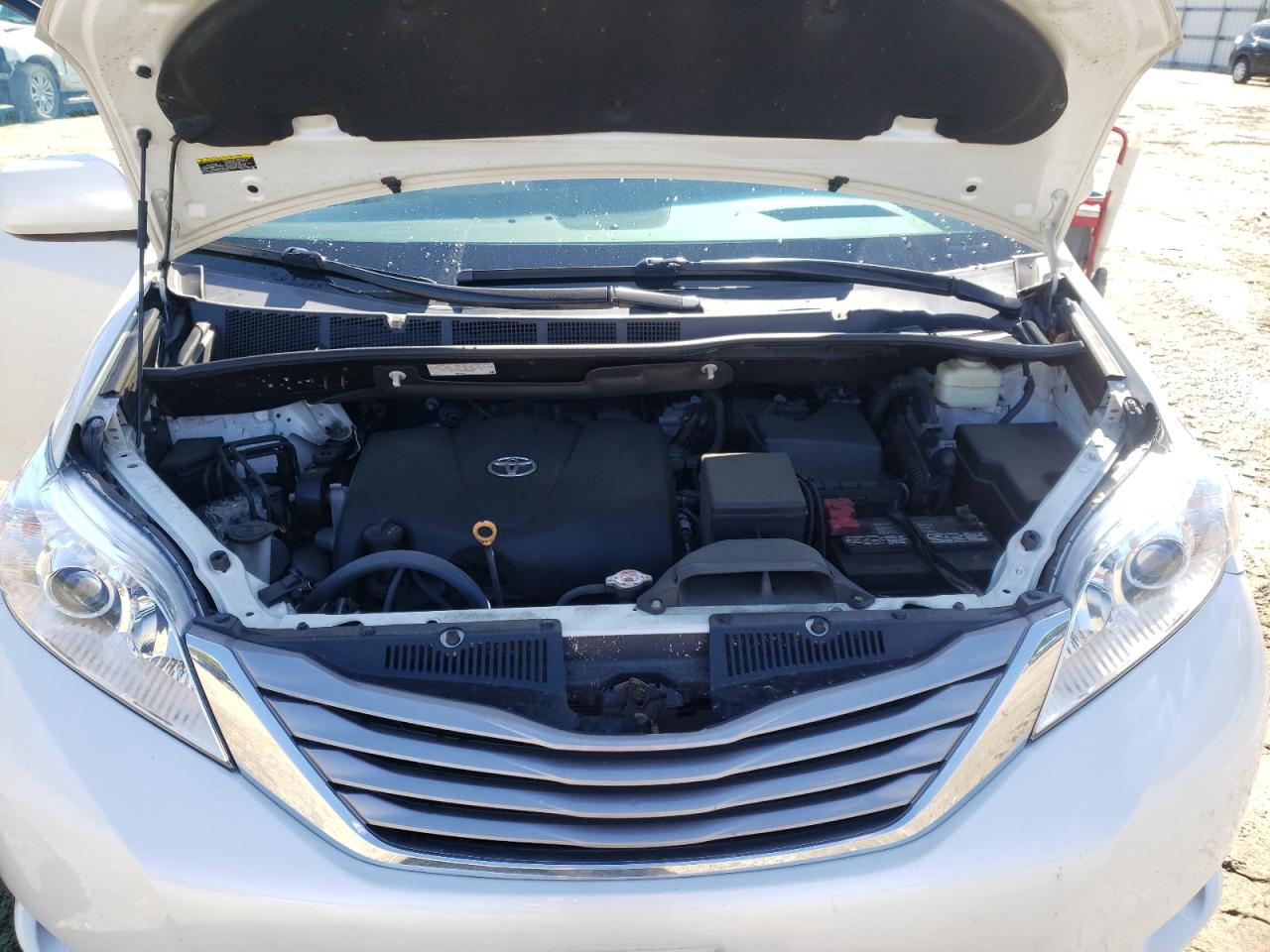 Photo 7 from auction – 2017 TOYOTA SIENNA XLE with VIN 5TDYZ3DC6HS808988