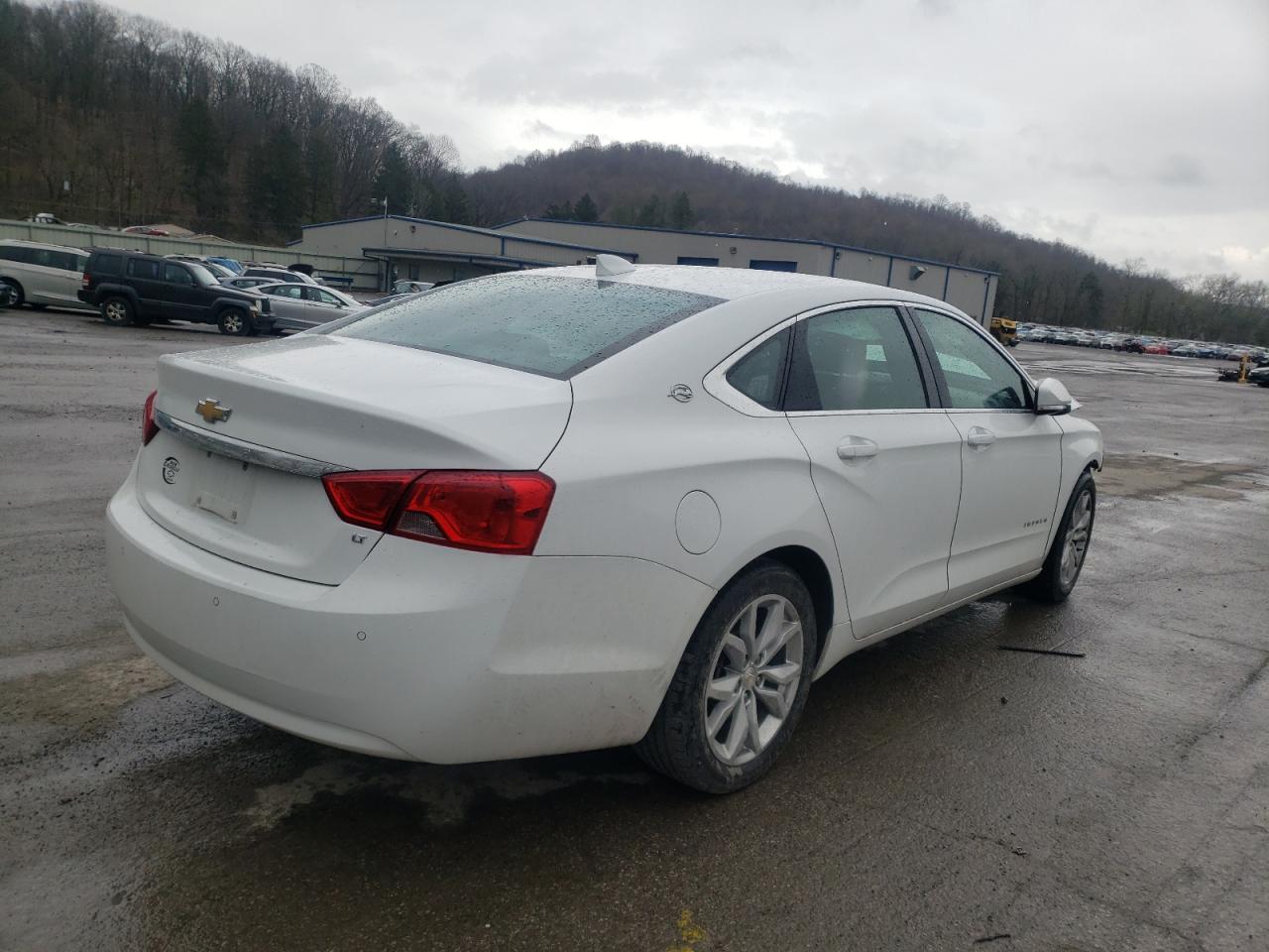 Photo 4 from auction – 2017 CHEVROLET IMPALA LT with VIN 1G1105SA9HU111618