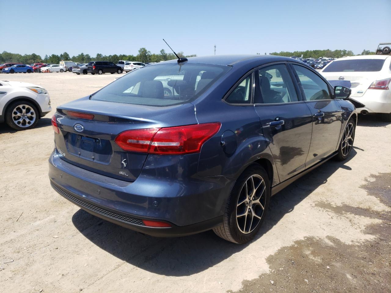 Photo 4 from auction – 2018 FORD FOCUS SEL with VIN 1FADP3H23JL215236