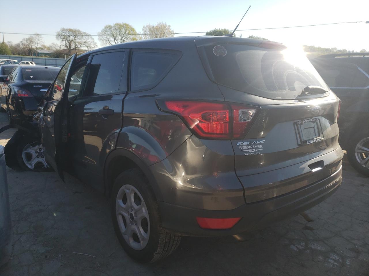 Photo 3 from auction – 2019 FORD ESCAPE S with VIN 1FMCU0F73KUB46812
