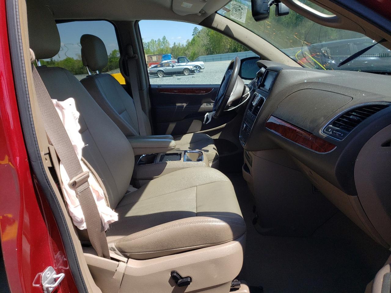 Photo 5 from auction – 2014 CHRYSLER TOWN & COU with VIN 2C4RC1CG3ER312680