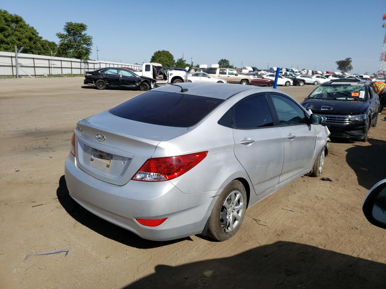 Photo 4 from auction – 2012 HYUNDAI ACCENT GLS with VIN KMHCT4AE5CU258044