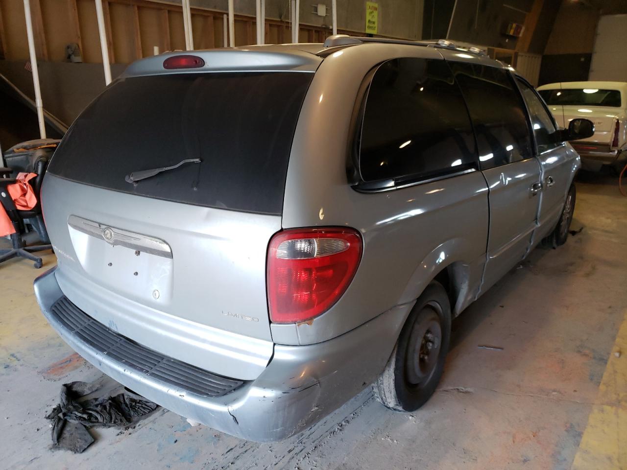 Photo 4 from auction – 2002 CHRYSLER TOWN & COU with VIN 2C8GP64L02R778078