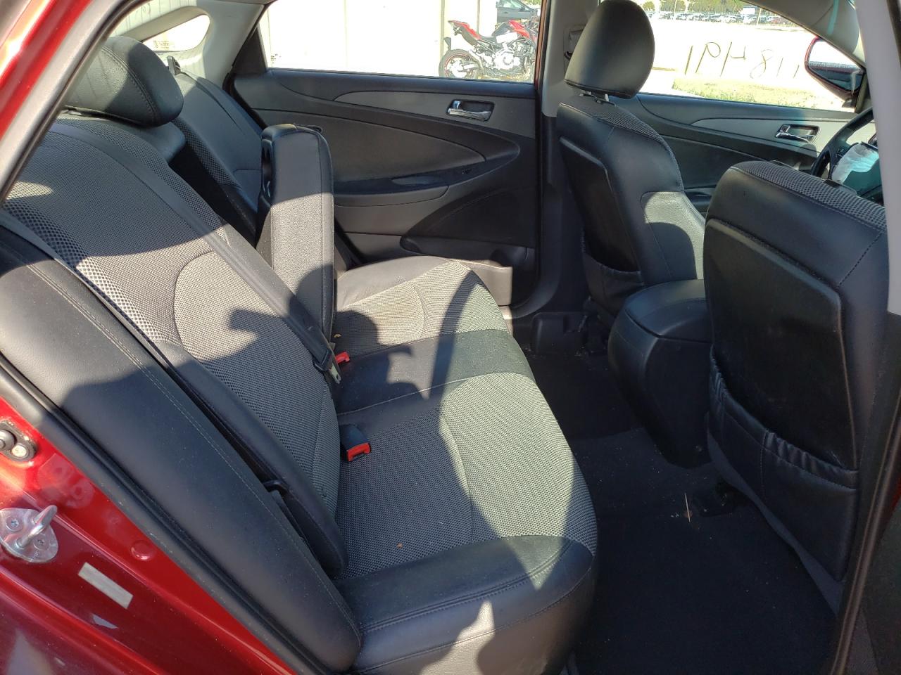 Photo 6 from auction – 2011 HYUNDAI SONATA with VIN 5NPEC4AC3BH003249