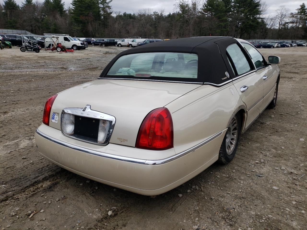 Photo 4 from auction – 2001 LINCOLN TOWN CAR C with VIN 1LNHM83W01Y723030