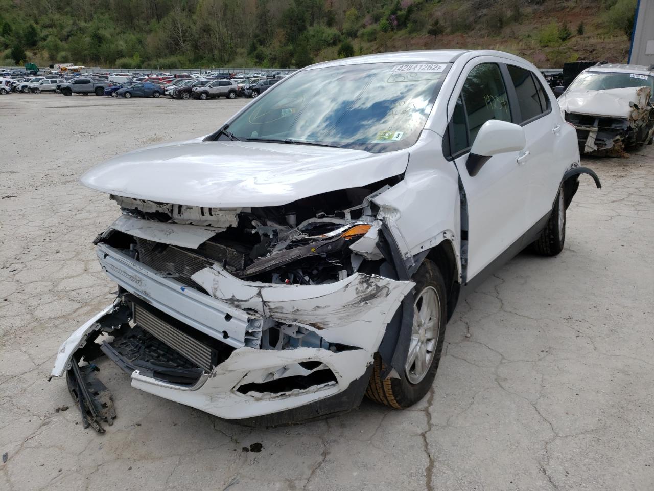 Photo 2 from auction – 2020 CHEVROLET TRAX with VIN 3GNCJKSB7LL317499