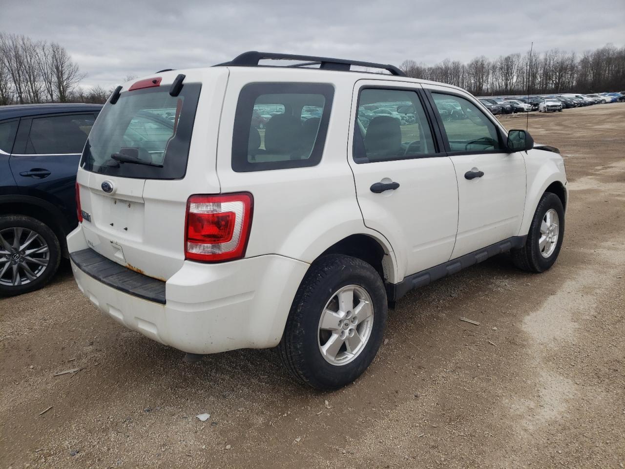 Photo 4 from auction – 2012 FORD ESCAPE XLS with VIN 1FMCU0C77CKA72683