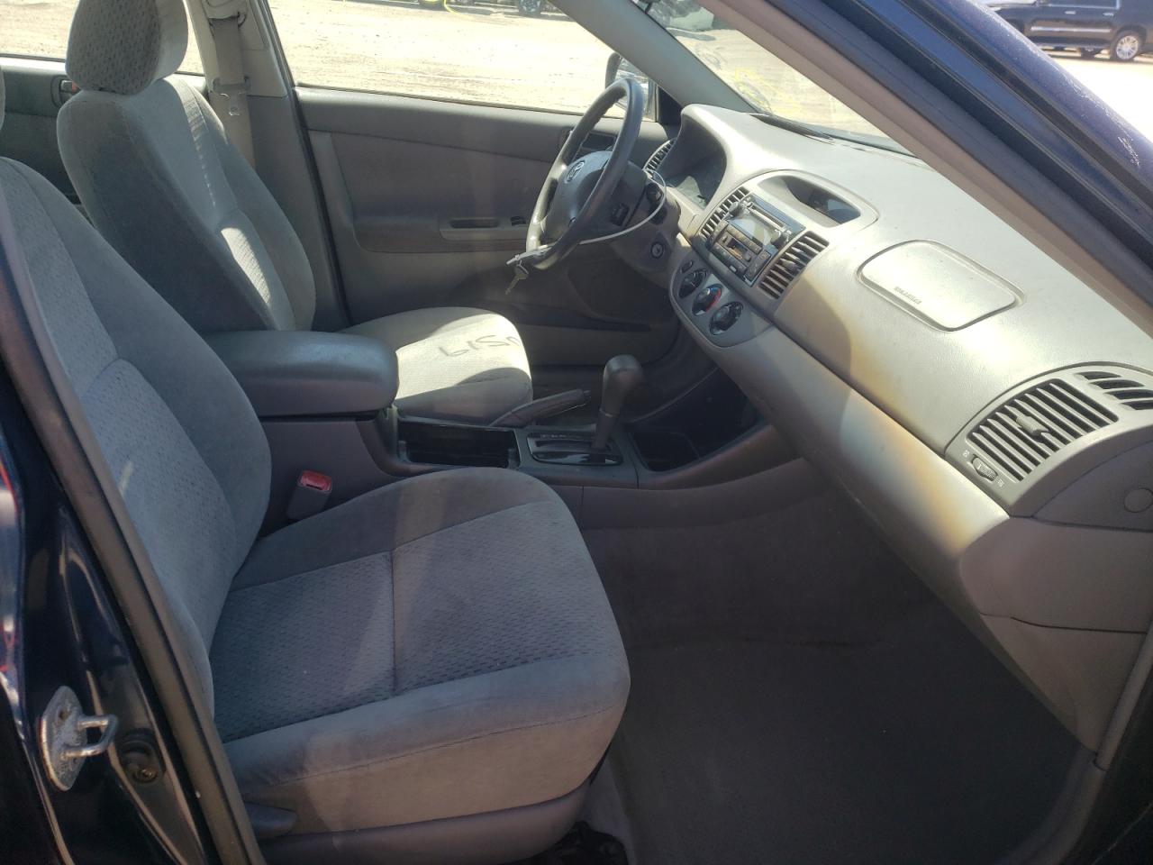 Photo 5 from auction – 2004 TOYOTA CAMRY LE with VIN 4T1BE32K14U320576
