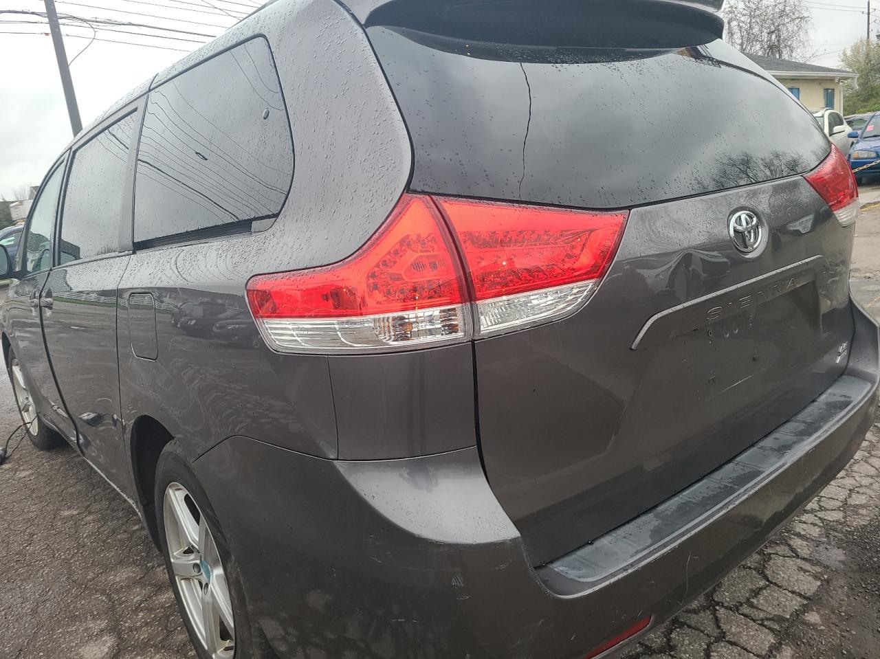 Photo 3 from auction – 2011 TOYOTA SIENNA LE with VIN 5TDJK3DCXBS015223