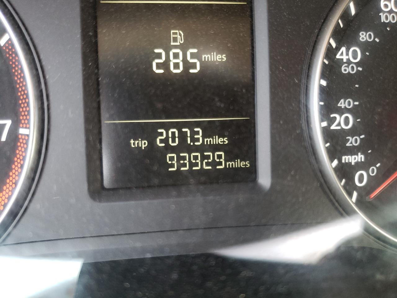 Photo 8 from auction – 2014 VOLKSWAGEN PASSAT S with VIN 1VWAS7A30EC042638