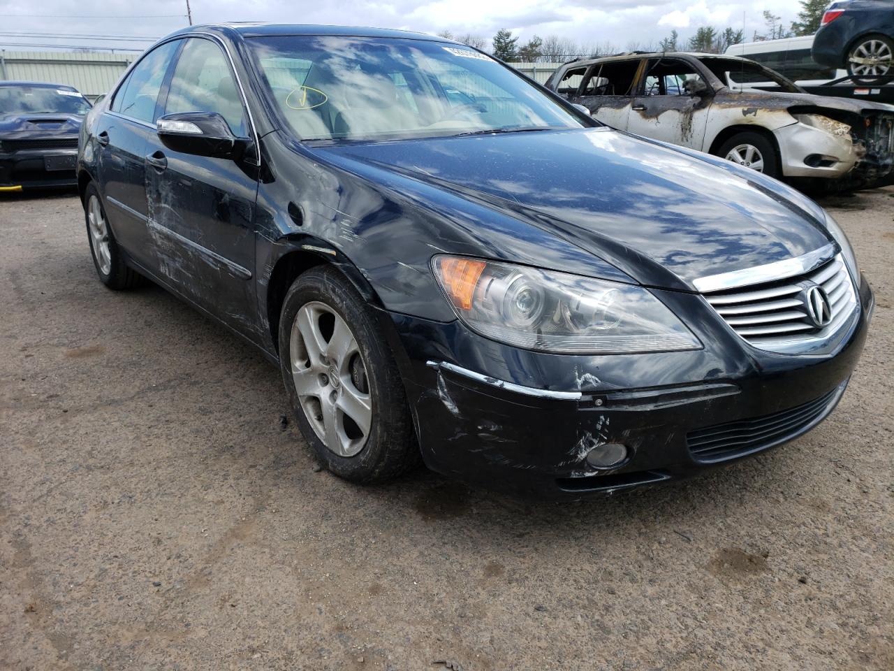 ACURA RL 2008 with VIN JH4KB16688C002172 - Photo from auction
