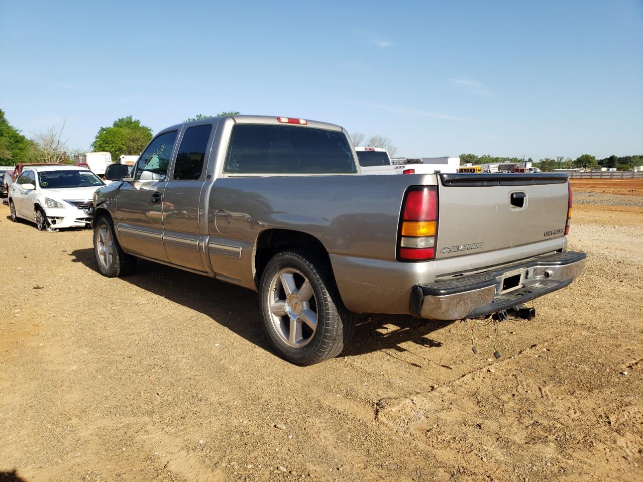 Photo 3 from auction – 2001 CHEVROLET SILVERADO with VIN 2GCEC19W111363973