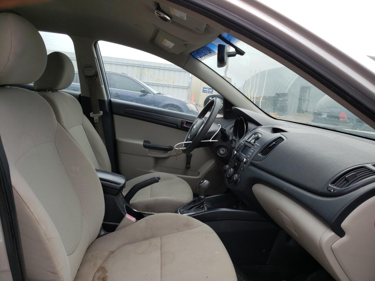 Photo 5 from auction – 2011 KIA FORTE LX with VIN KNAFT4A2XB5349081