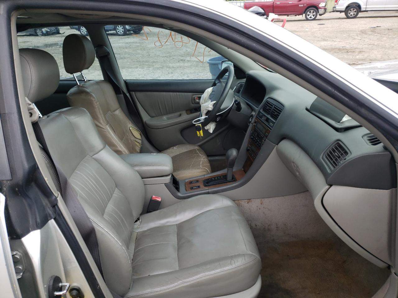Photo 5 from auction – 2000 LEXUS ES 300 with VIN JT8BF28GXY5080991