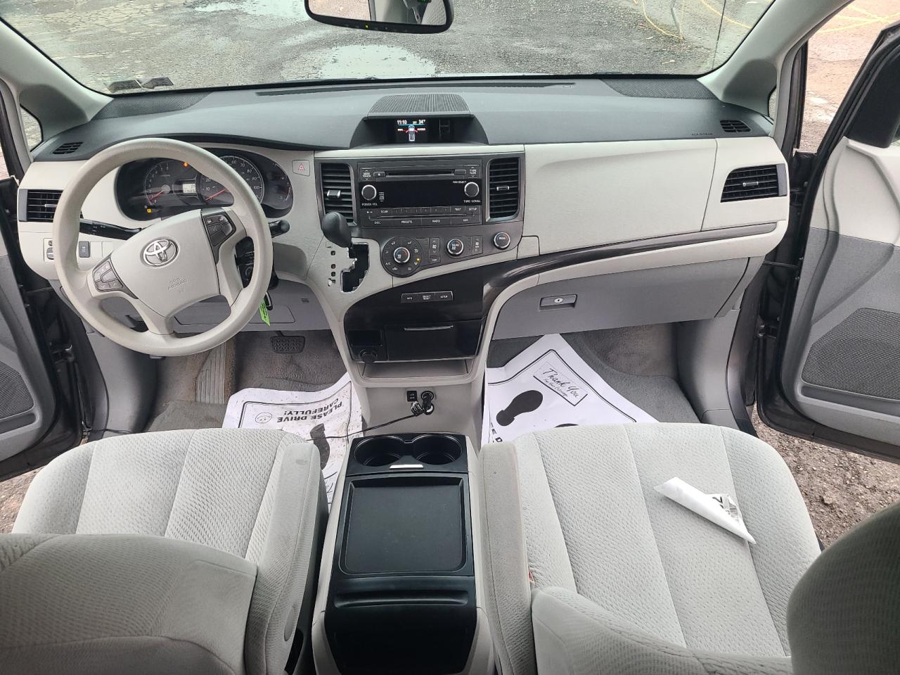 Photo 9 from auction – 2011 TOYOTA SIENNA LE with VIN 5TDJK3DCXBS015223