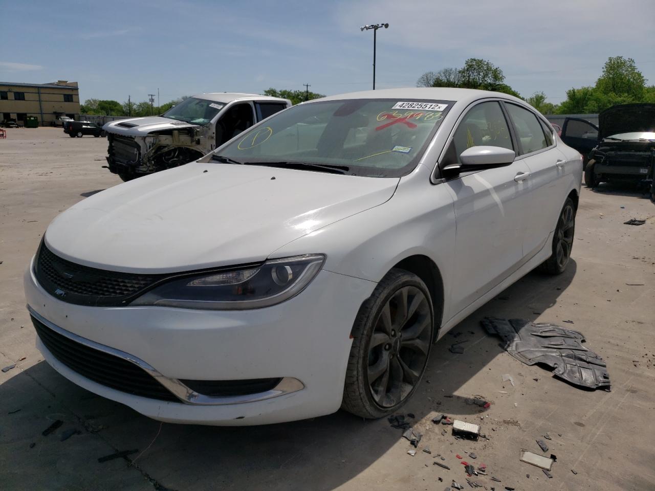 Photo 2 from auction – 2015 CHRYSLER 200 LIMITE with VIN 1C3CCCAB7FN639983