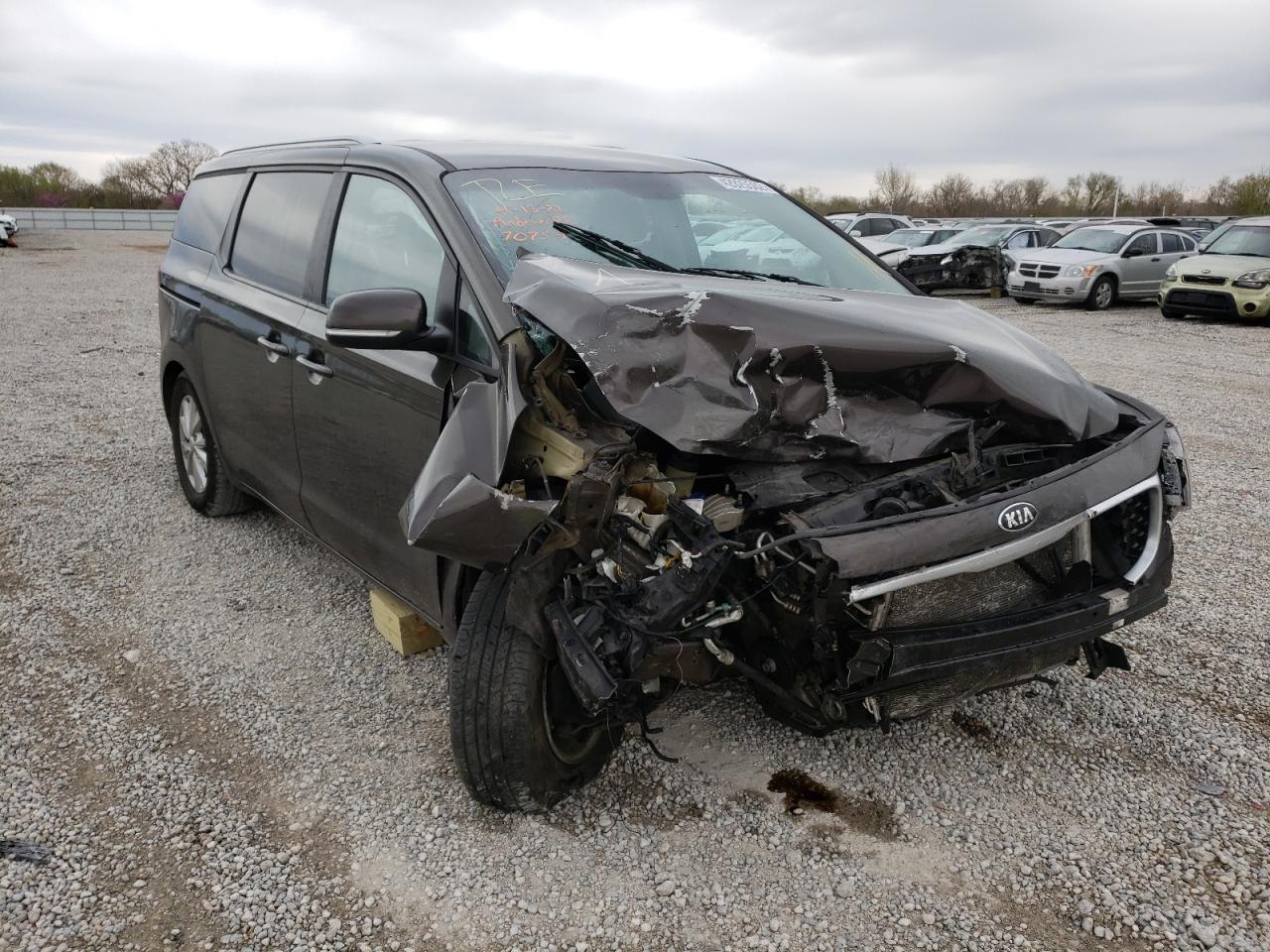 KIA SEDONA LX 2016 with VIN KNDMB5C11G6100855 - Photo from auction