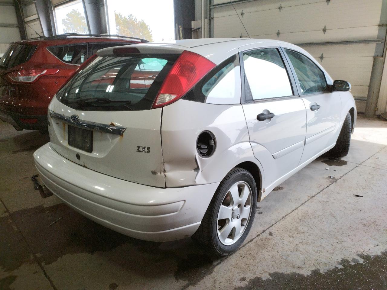 Photo 4 from auction – 2002 FORD FOCUS ZX5 with VIN 3FAFP37302R225941