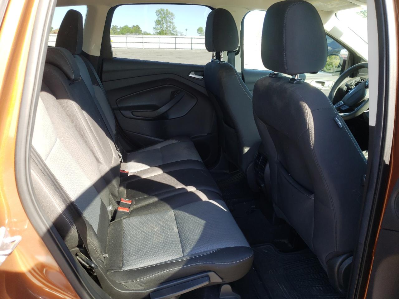 Photo 6 from auction – 2017 FORD ESCAPE SE with VIN 1FMCU9GDXHUD86019