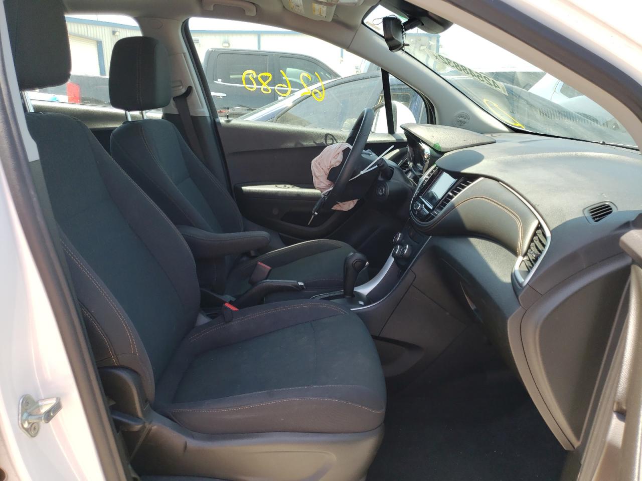 Photo 5 from auction – 2019 CHEVROLET TRAX LS with VIN 3GNCJKSBXKL265753