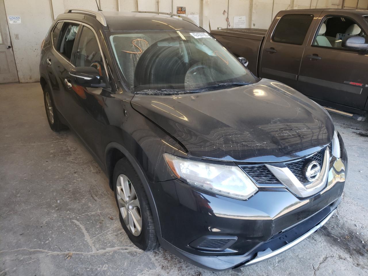 NISSAN ROGUE S 2015 with VIN KNMAT2MV1FP549686 - Photo from auction