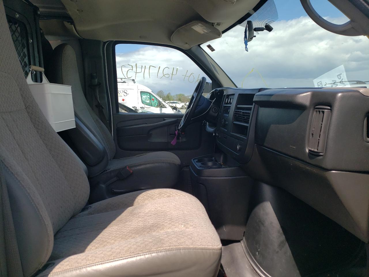 Photo 5 from auction – 2014 CHEVROLET EXPRESS G1 with VIN 1GCSGAFX4E1197061