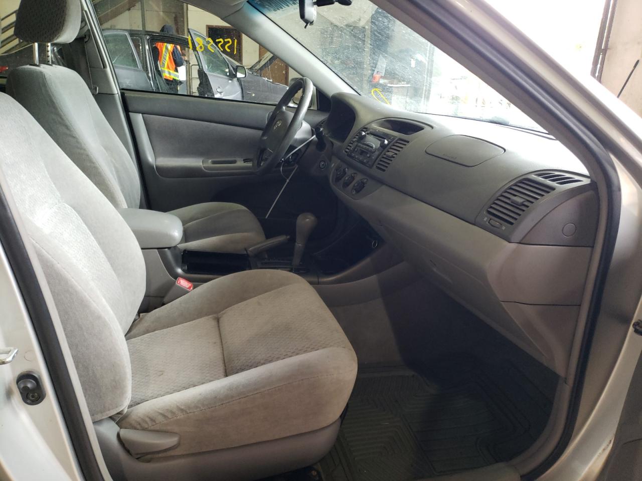 Photo 5 from auction – 2004 TOYOTA CAMRY LE with VIN 4T1BE32K84U819293