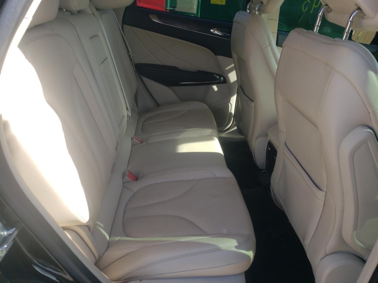 Photo 6 from auction – 2017 LINCOLN MKC RESERV with VIN 5LMCJ3C99HUL70222
