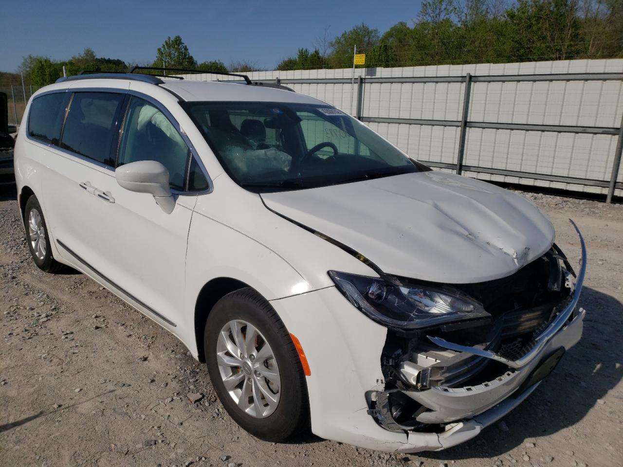 CHRYSLER PACIFICA T 2018 with VIN 2C4RC1BG6JR246136 - Photo from auction