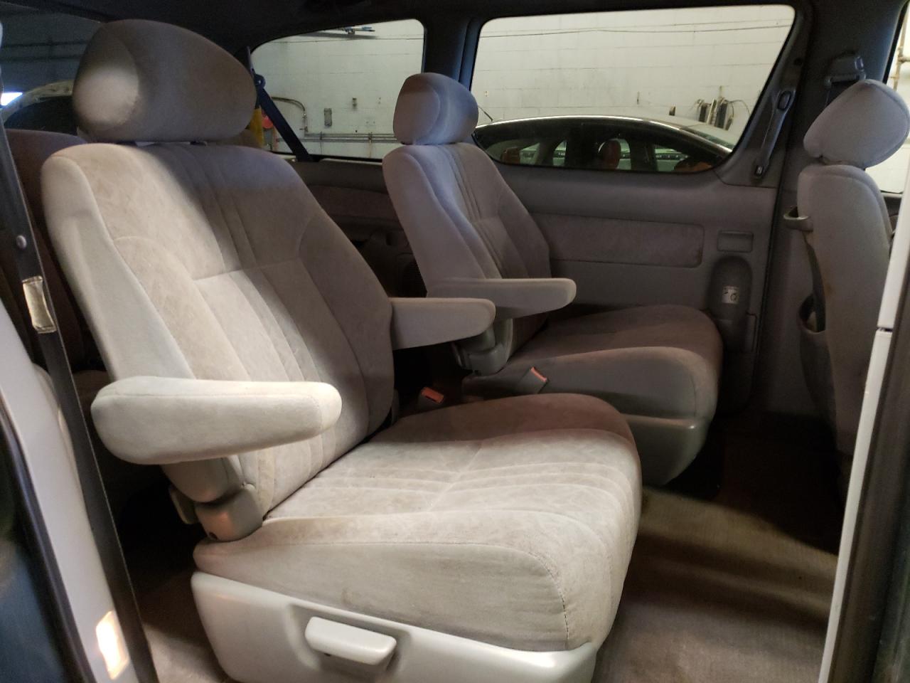 Photo 6 from auction – 2000 TOYOTA SIENNA LE with VIN 4T3ZF13C0YU261024