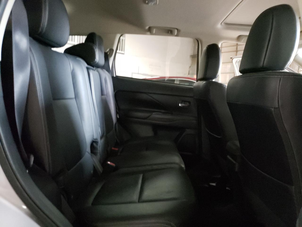 Photo 6 from auction – 2014 MITSUBISHI OUTLANDER with VIN JA4AZ3A35EZ002344