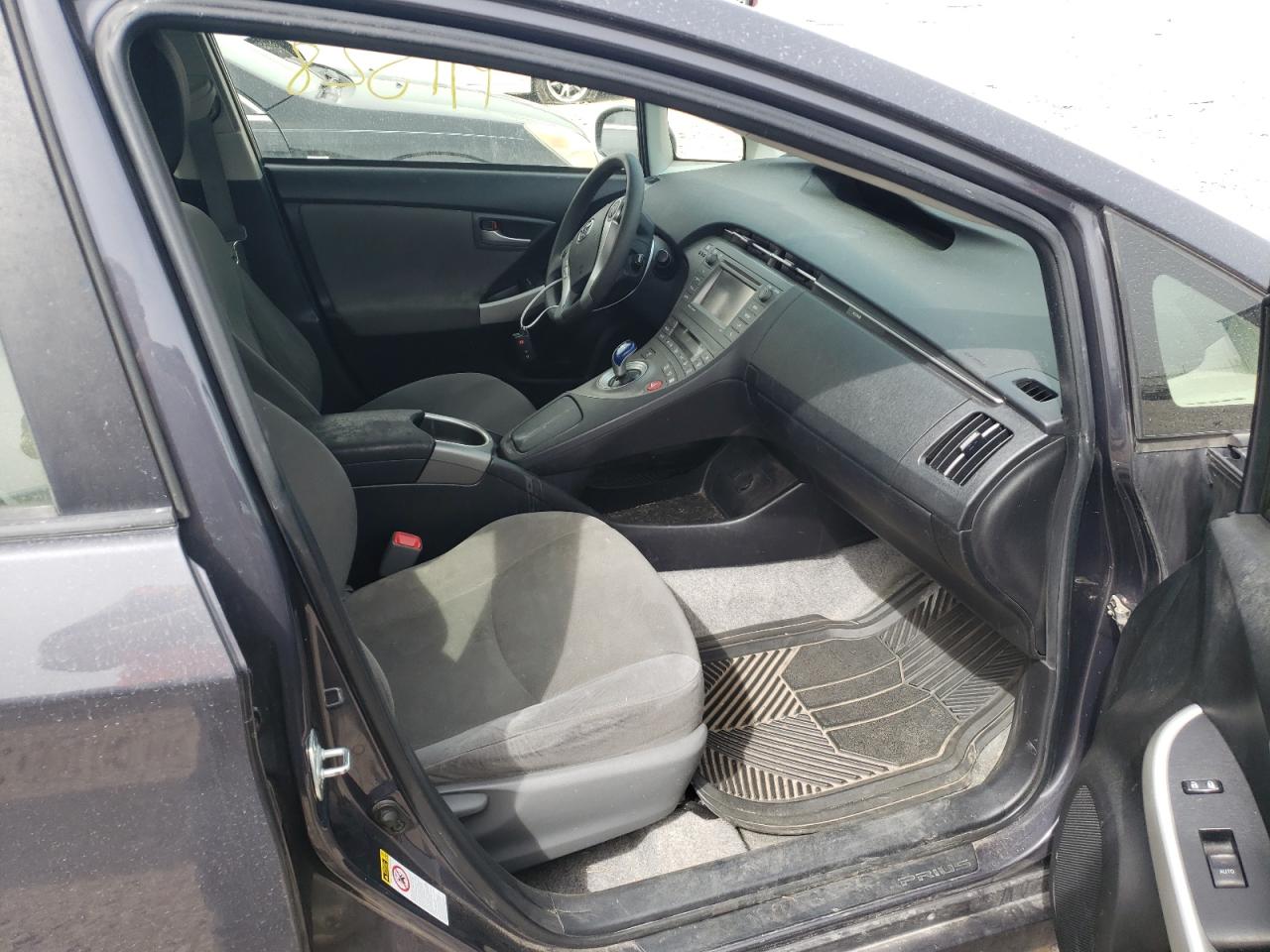 Photo 5 from auction – 2013 TOYOTA PRIUS with VIN JTDKN3DU5D1677053