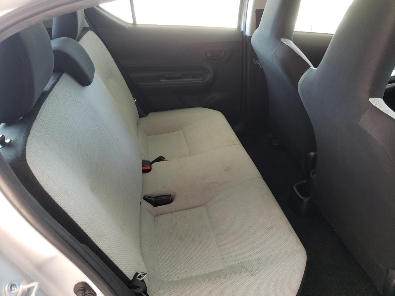 Photo 6 from auction – 2016 TOYOTA PRIUS C with VIN JTDKDTB36G1590683