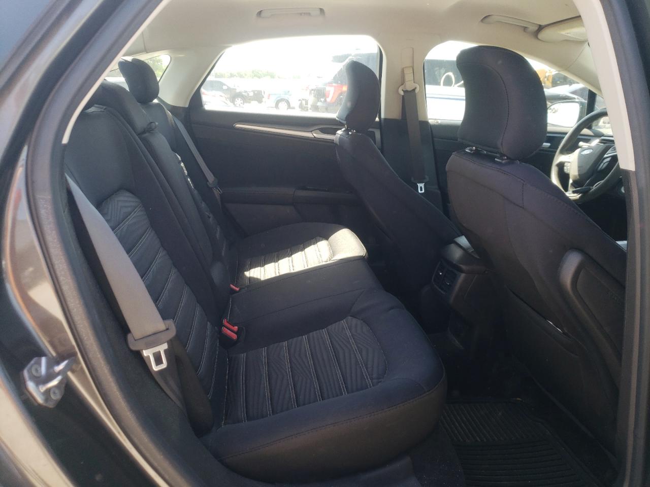 Photo 6 from auction – 2016 FORD FUSION SE with VIN 3FA6P0H72GR403274