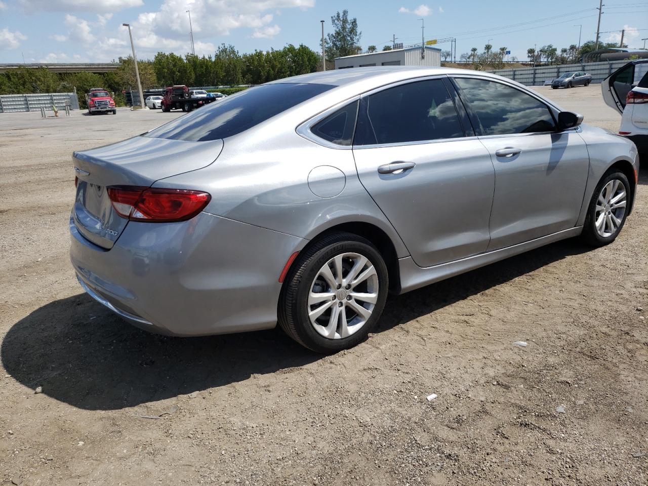 Фото 4 с аукциона – 2015 CHRYSLER 200 LIMITE с VIN 1C3CCCAB6FN657388